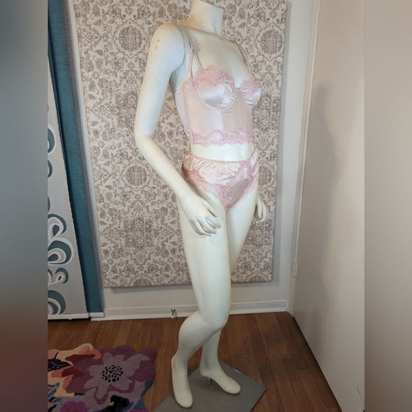 Victoria's Secret Bustier and Panty Set Pale Peach and Light Pink 34C & Medium - Picture 8 of 16